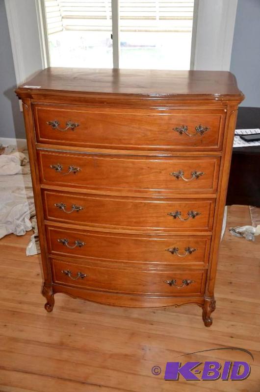 lot 82 image: Vintage Dixie wood dresser 16x34x48"...