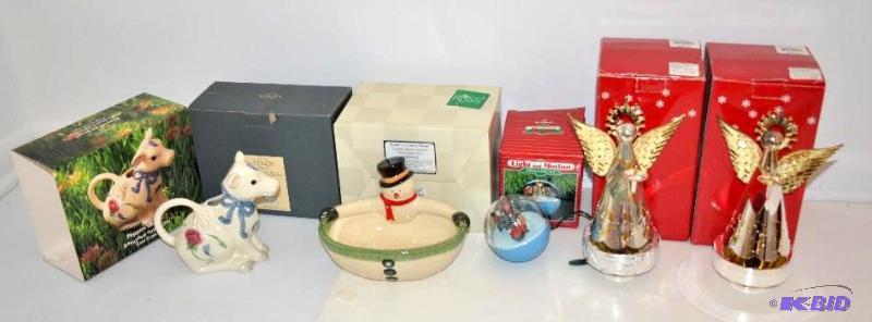 lot 92 image: Lenox cow, 8" musical angels, more Chris...