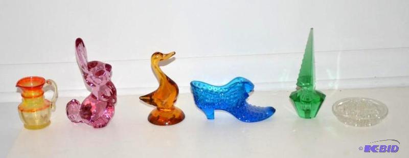 lot 96 image: Colored glass decor...