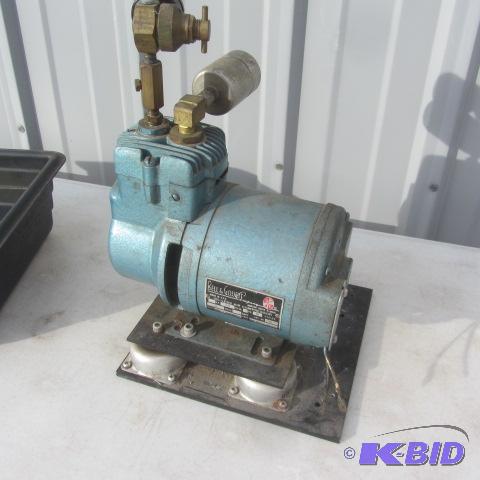 lot 112 image: B&G Air Compressor