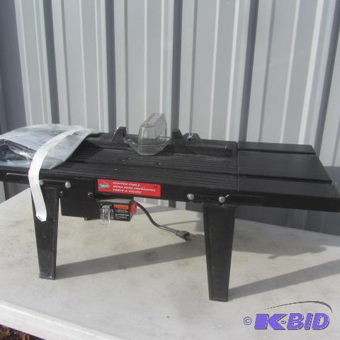 lot 113 image: Router Table
