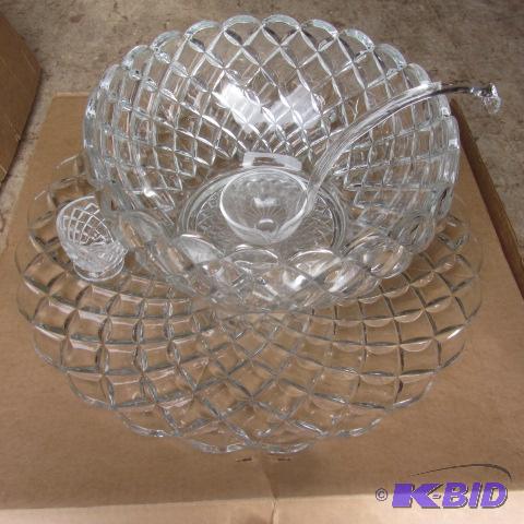 lot 132 image: Punch Bowl Set
