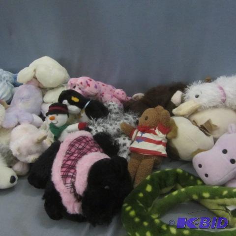 lot 148 image: Stuffed Animals