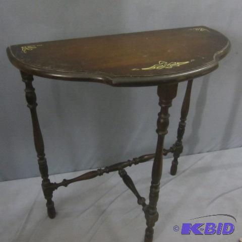 lot 153 image: Vintage Table