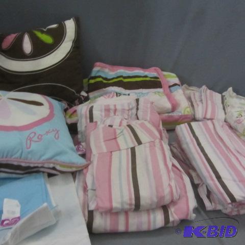 lot 163 image: Girls Bedding Set