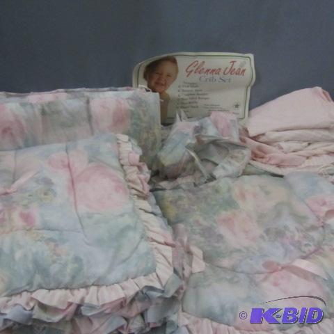 lot 164 image: Babys Bedding Set