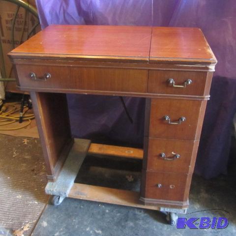 lot 3 image: White Rotary Sewing Machine & Cabinet
