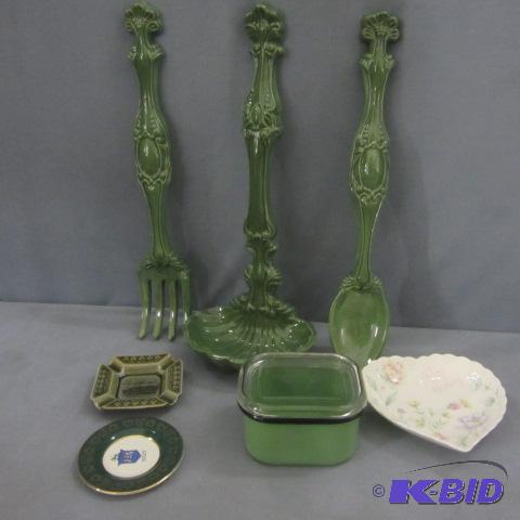lot 43 image: Enamel Dish, Ceramic Utensils, Souvenirs
