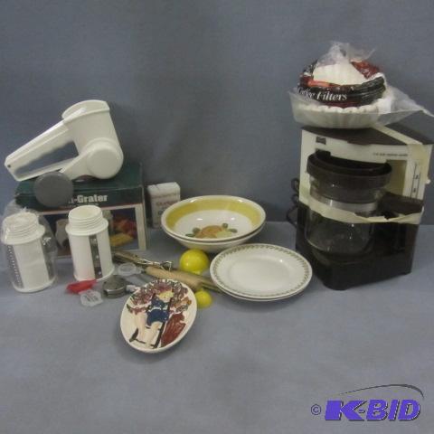lot 49 image: Coffee, Grater, Ironstone