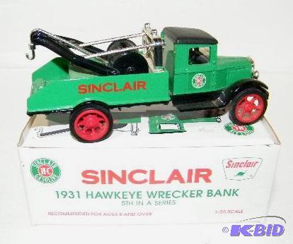 lot 54 image: Ertl 1931 Hawkeye Wrecker Bank - Sinclair - D...