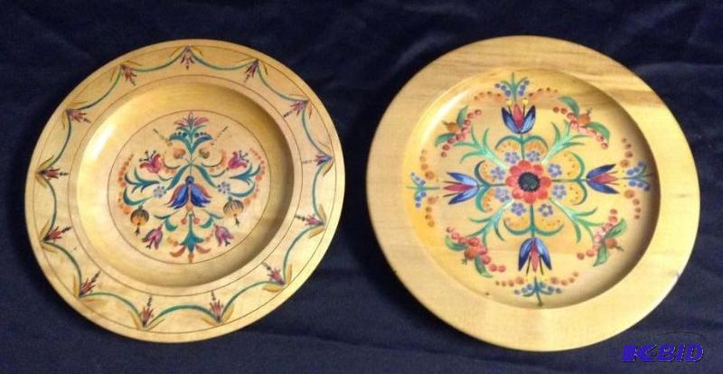 lot 17 image: Pair of Hand Turned Wooden Rosemaled Plates