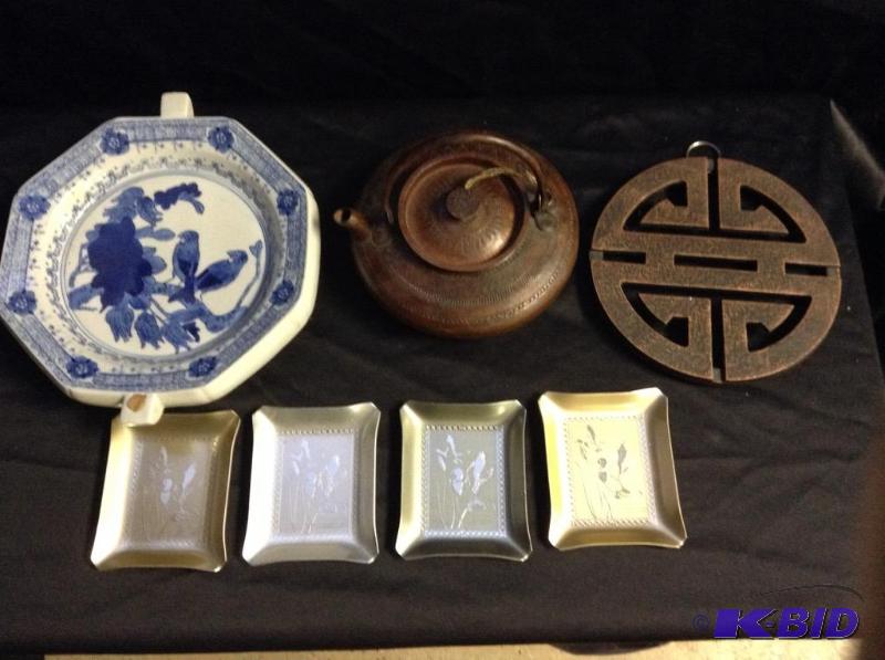 lot 19 image: Decorative Collectibles and Tea Pot