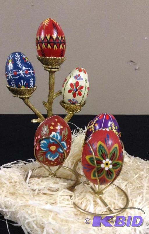 lot 38 image: Six Decorated Eggs on Stands