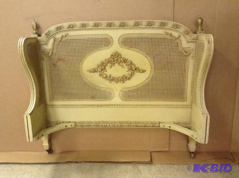 lot 4 image: 1930s Twin Size Bed with Headboard, Footboard and Rails