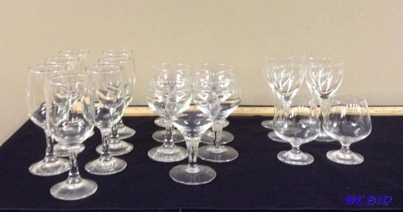 lot 47 image: Collection Drinkware