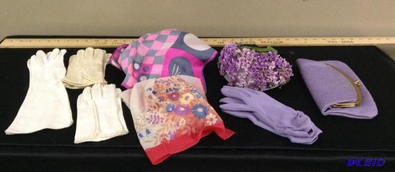 lot 53 image: Womens Vintage Womens Accessories