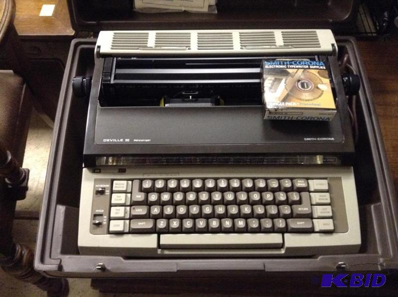 lot 65 image: Deville III Messenger Electronic Portable Typewriter