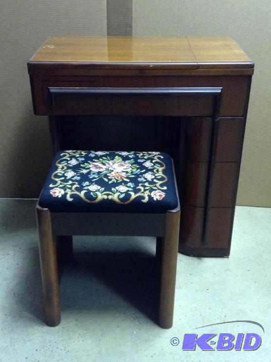 lot 7 image: Art Deco Sewing Cabinet with Singer Sewing Machine