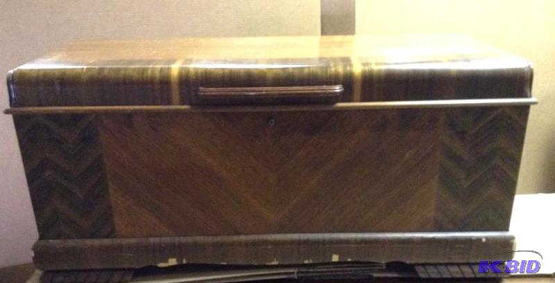 lot 8 image: Lane Cedar Chest with Waterfall Styling