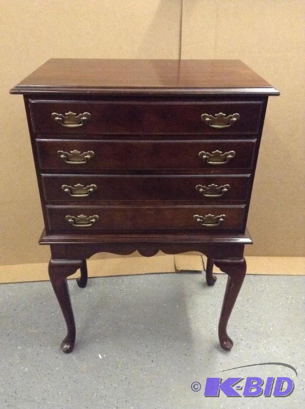 lot 1 image: Mahogany Four Drawer Flatware Chest