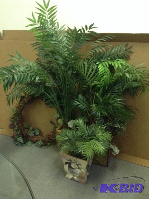 lot 12 image: Faux Accent Greenery and Grapevine Wreath