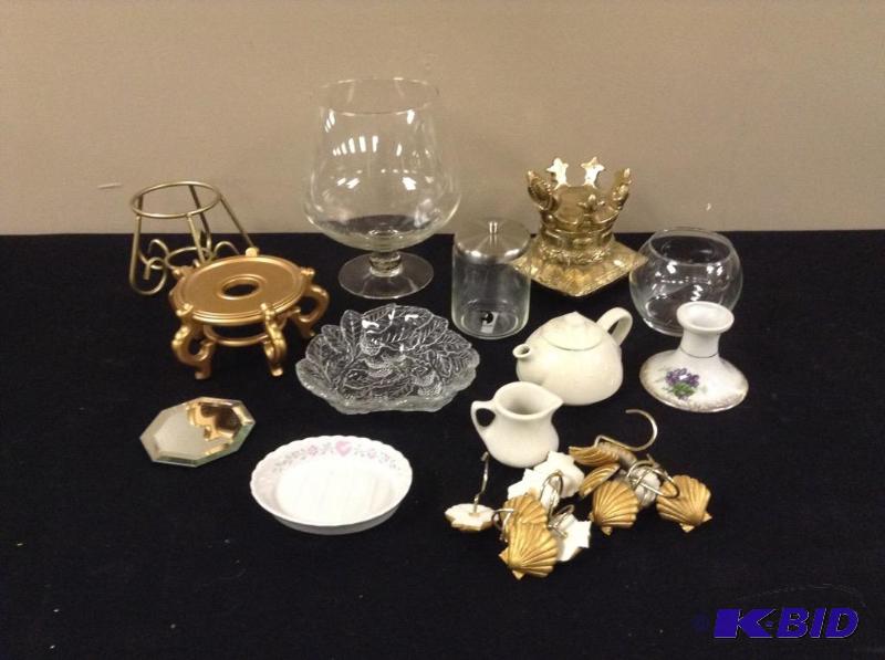lot 40 image: Miscellaneous Decorator Accents
