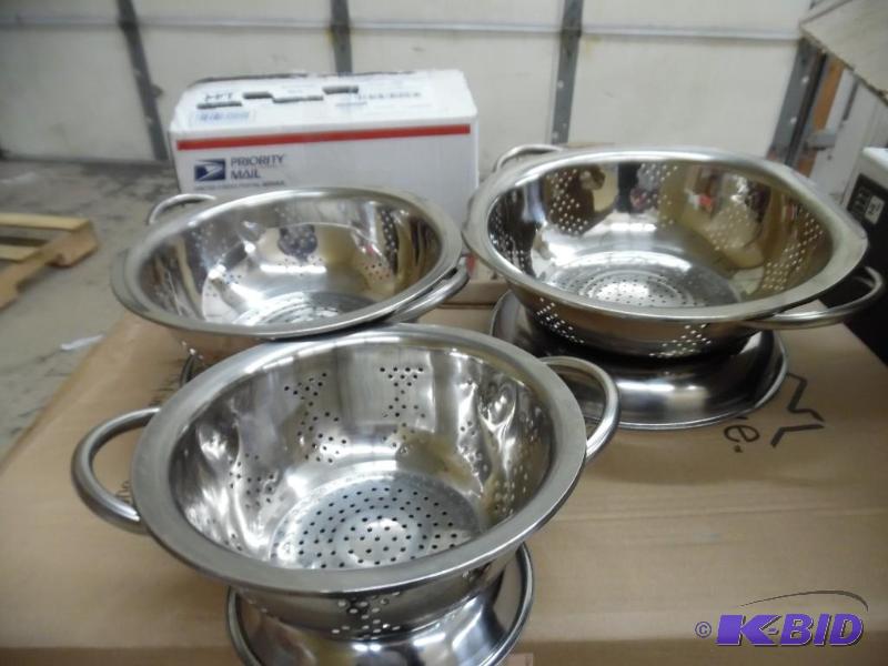 lot 22H image: colanders