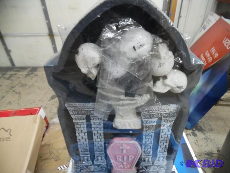 lot 6H image: Halloween Cemetery Kit