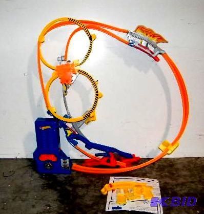 hot wheels super loop chase race