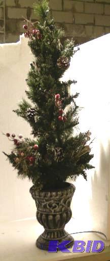 lot 104 image: Vienna Prelit Tree - 4 tall with black and s...
