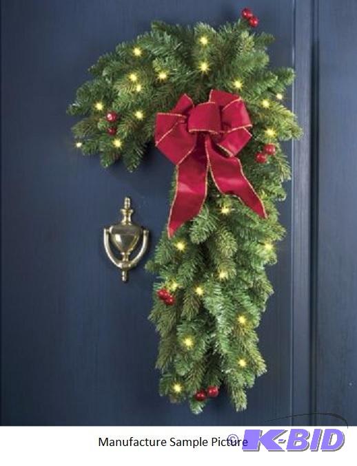lot 109 image: Candy Cane with Mini Lights Wreath - Give a n...