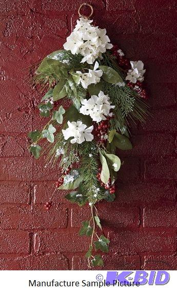 lot 113 image: Hydrangea Berry Swag - Has hanging loop -&nbs...