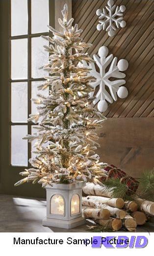 lot 13 image: Flocked Prelit&nbspChristmas Tree -&nbspGre...