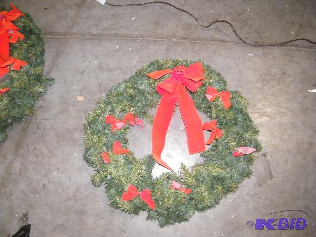 lot 16 image: Wreath - 24" in diameter - Matches lot 1...