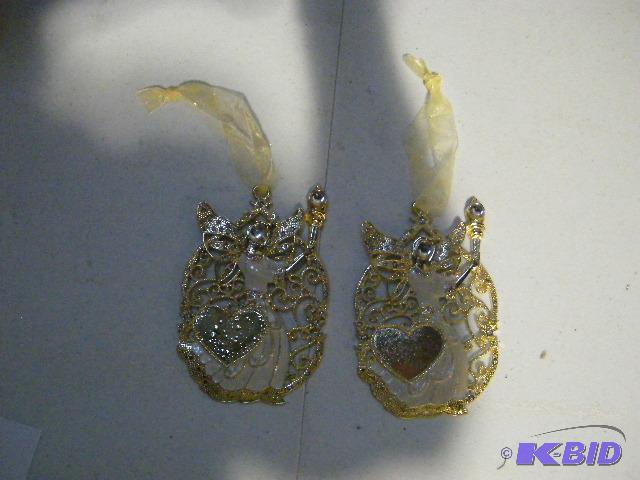 lot 98 image: Lot of 2 Angel Ornaments - Gold metal - Appro...
