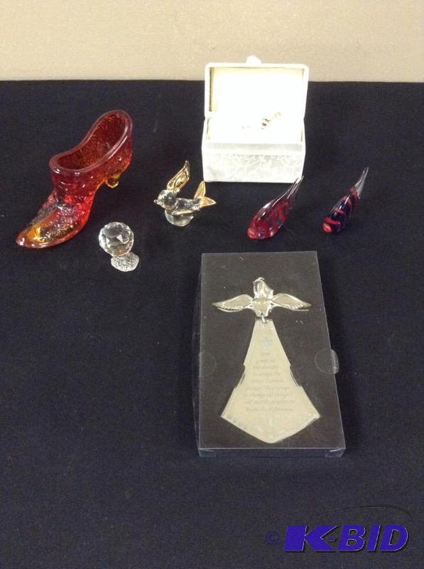 lot 127 image: Decorative Glass Collectibles - Animals, Shoe
