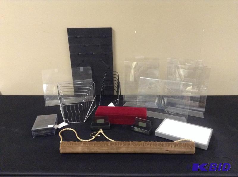 lot 141 image: Retail Table Top Displays