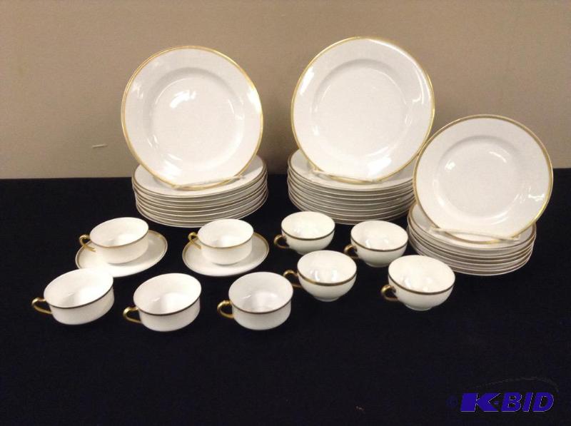 lot 143 image: PMS Bavaria Turin White & Gold China Set