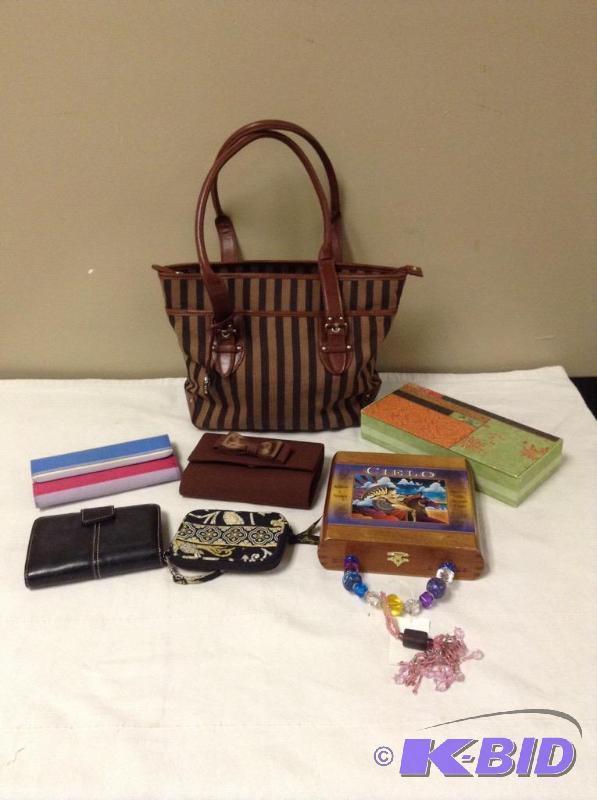 lot 146 image: Selection Handbag & Wallets - Etienne Aigner