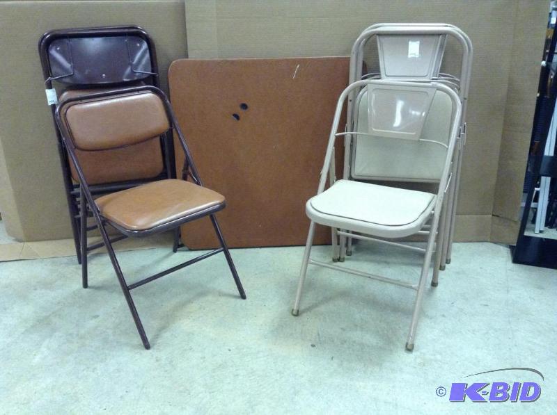 lot 164 image: Assorted Metal Folding Chairs and Card Table