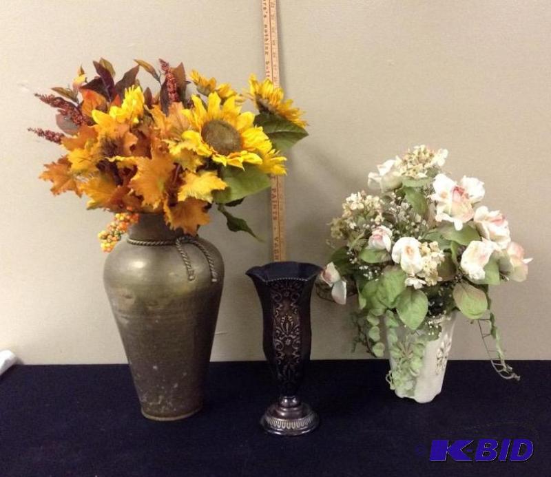 lot 172 image: Floral Decor