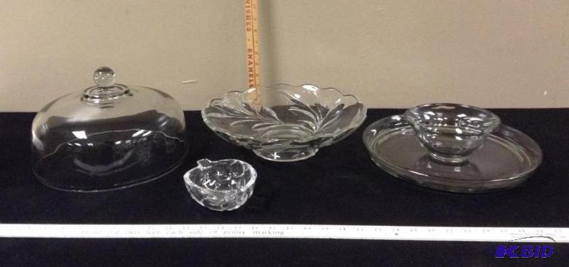 lot 173 image: Clear Glass Serving Items