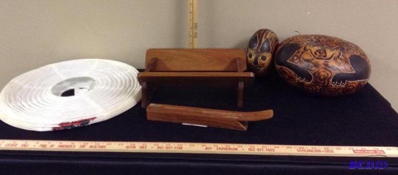 lot 193 image: Decorative Collectible from Around the World