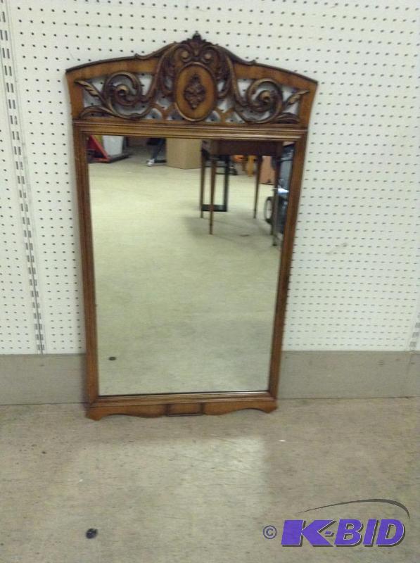 lot 24 image: Beautiful Ornate Wood Framed Mirror