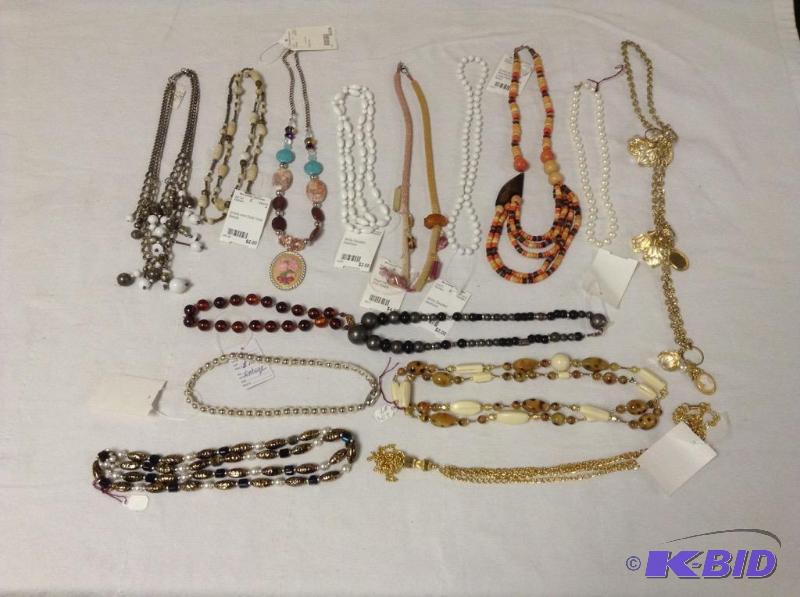 lot 33 image: Collection Fashion Necklaces