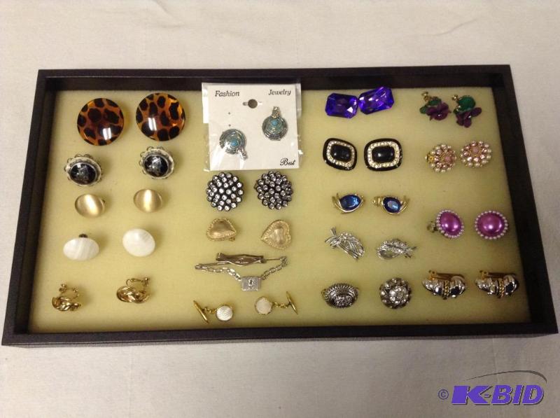 lot 43 image: Collection Clip & Screw Back Earrings