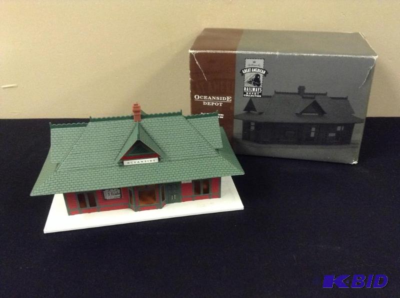 lot 66 image: Hallmark Great American Railways Oceanside Depot