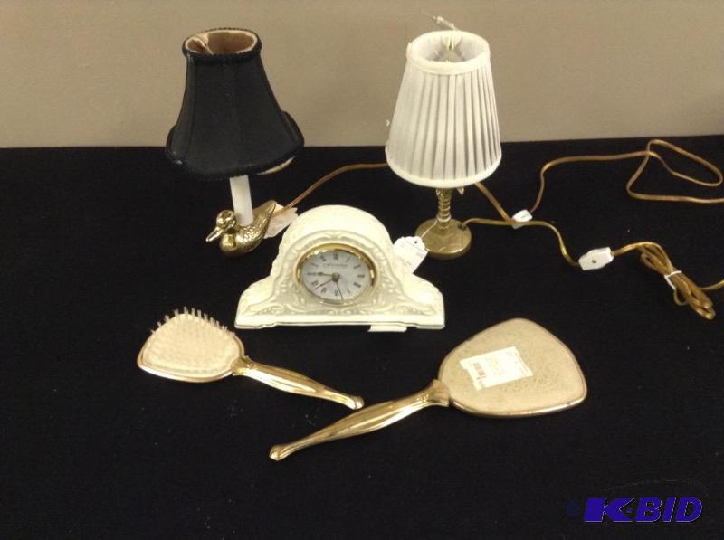 lot 72 image: Bedroom Vanity Items