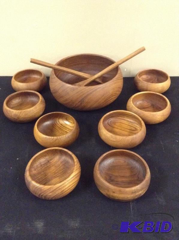 lot 89 image: Wooden Salad Bowl Set
