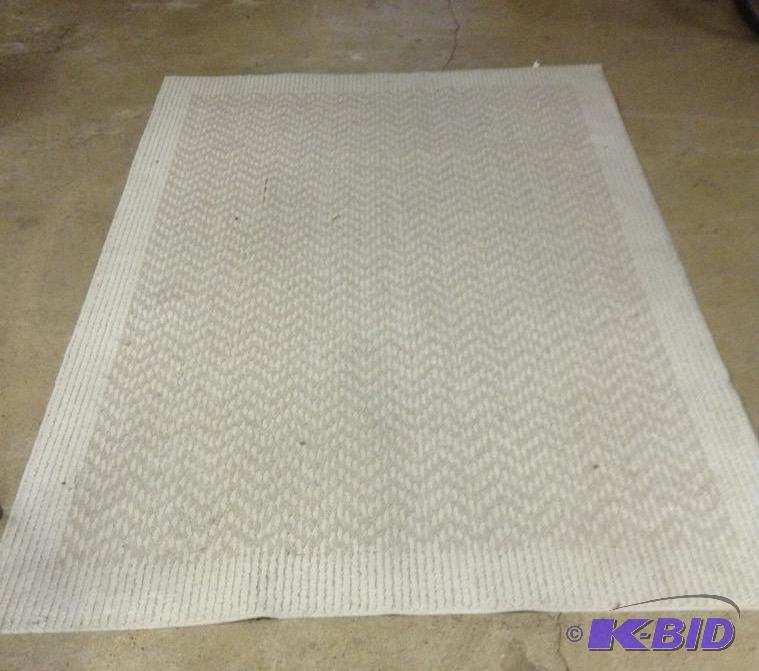 lot 98 image: Cream Chevron Design Rug